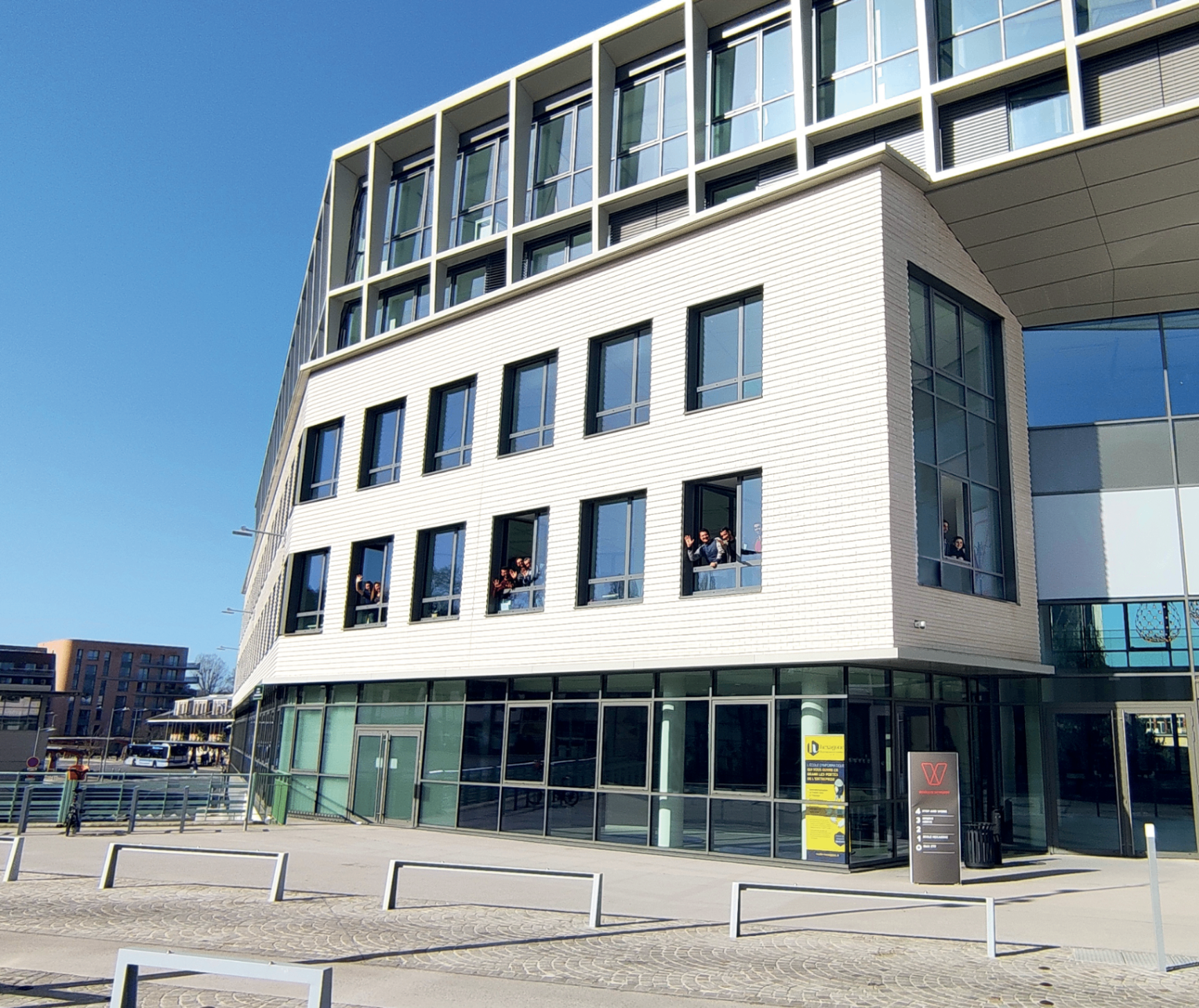 Extérieur du campus de Versailles